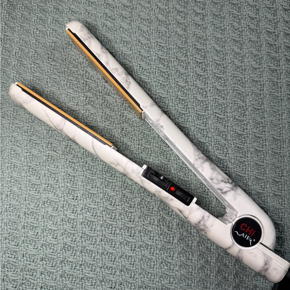 🎀LIKE NEW CHI Air Marble Flat Iron🎀 - Picture 2 of 5